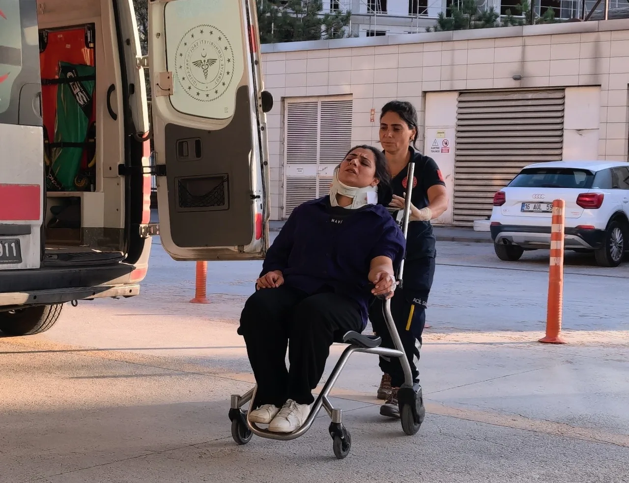 BURSA’NIN İNEGÖL İLÇESİNDE KONTROLDEN ÇIKAN OTOMOBİLİN DERE YATAĞINA YUVARLANDIĞI KAZADA 5 KİŞİ YARALANDI.