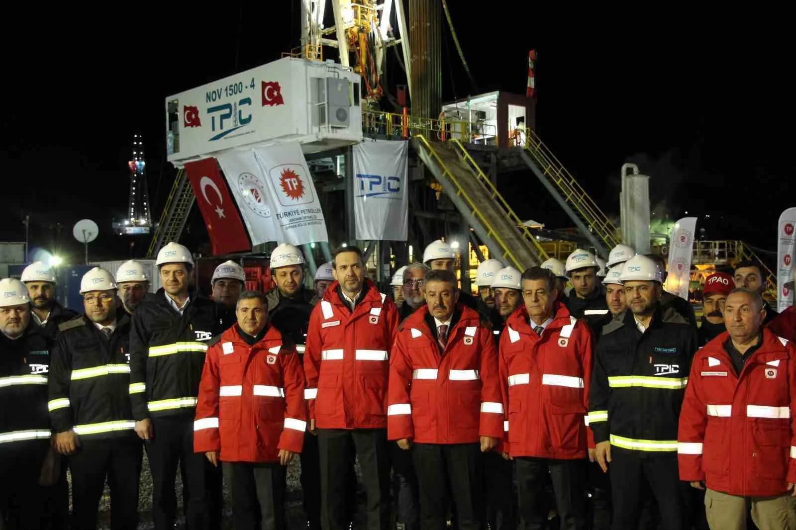 ENERJİ VE TABİİ KAYNAKLAR BAKANI ALPARSLAN BAYRAKTAR, "ŞU ANDA GABAR'IN BATISINDA ÖNEMLİ REZERVLER KEŞFETMEK ÜZEREYİZ" DEDİ. (ARŞİV)