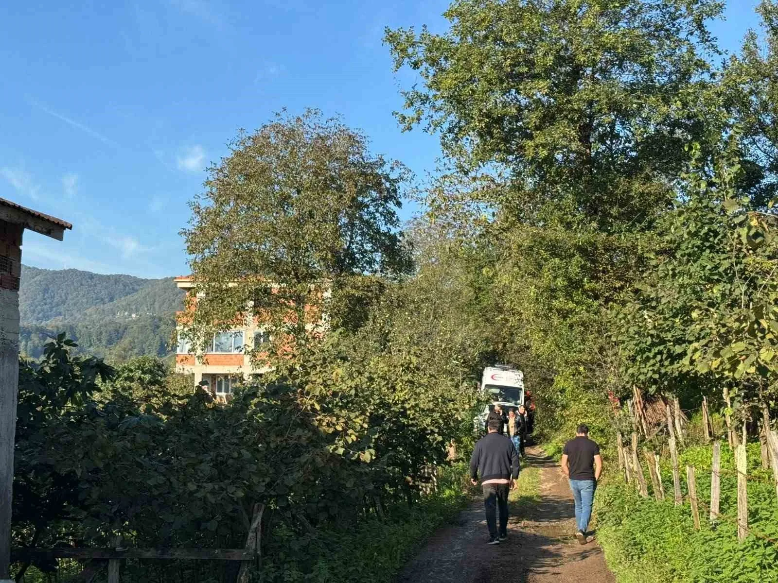 OLAYIN YAŞANDIĞI BÖLGE. (SOLDAKİ EVİN ÖNÜ)