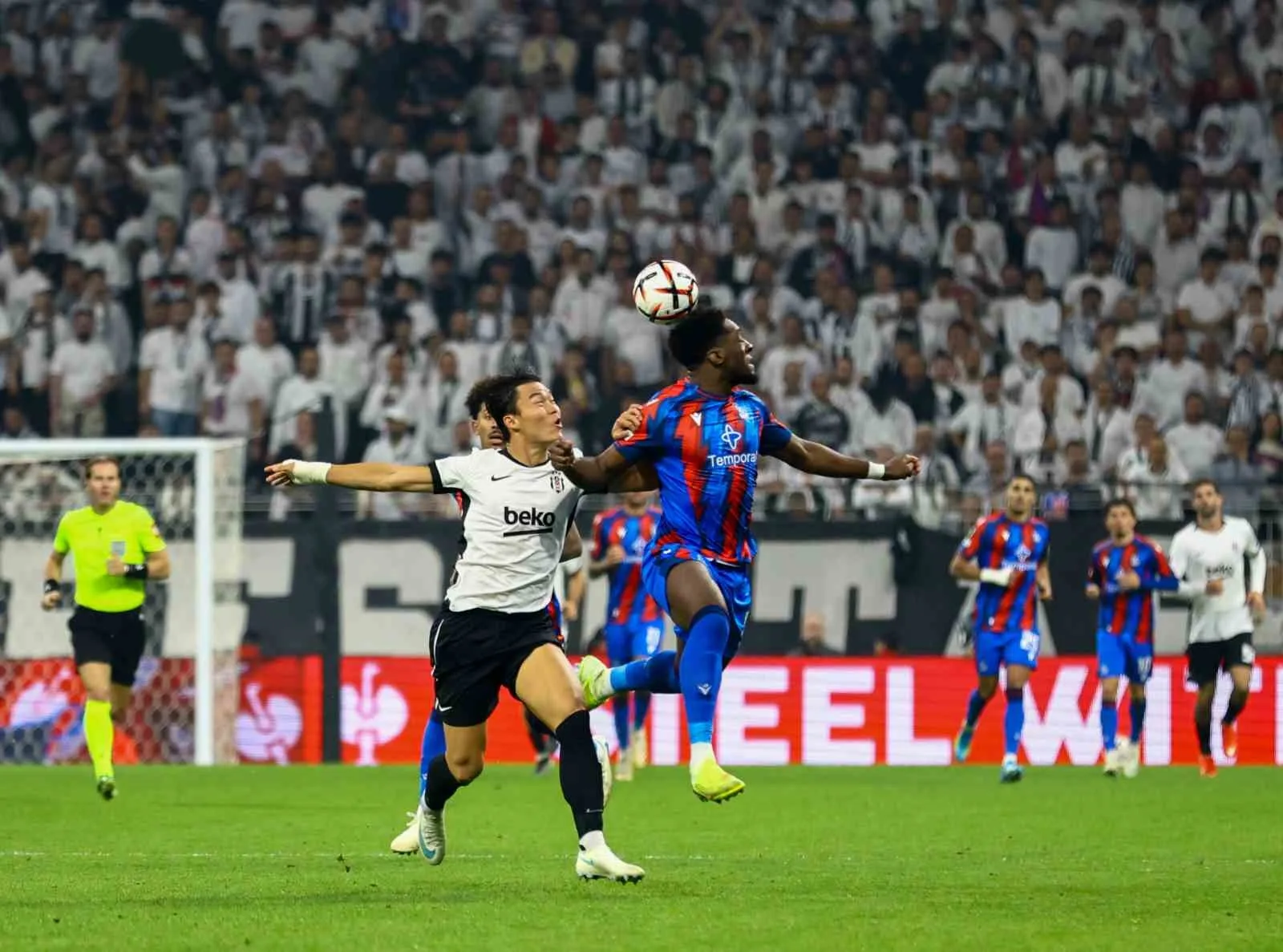 BEŞİKTAŞ, UEFA AVRUPA LİGİ’NİN 3, HAFTASINDA SAHASINDA İNGİLİZ EKİBİ CRYSTAL PALACE İLE 2-2 BERABERE KALDI.