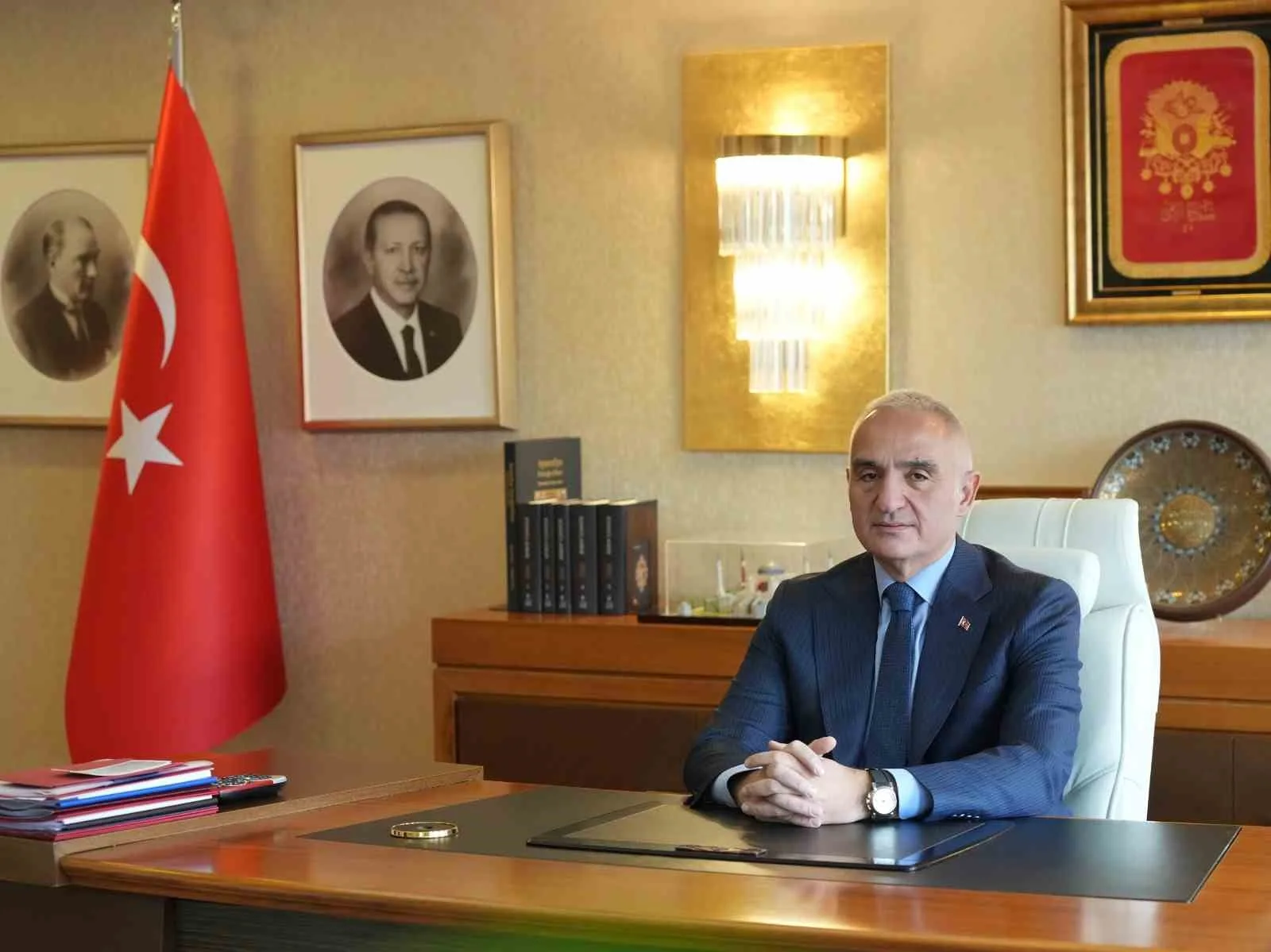 KÜLTÜR VE TURİZM BAKANI MEHMET NURİ ERSOY, UZUN METRAJLI SİNEMA FİLMİ YAPIM DESTEĞİNİN GEÇEN YILA GÖRE YAKLAŞIK YÜZDE 42 ARTARAK 412 MİLYON 900 BİN LİRAYA ULAŞTIĞINI DUYURDU.