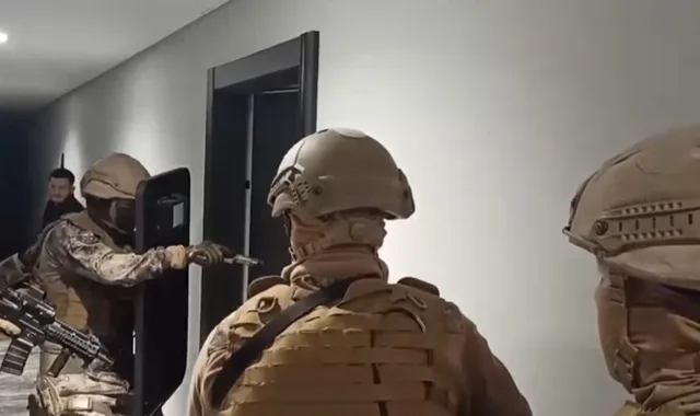İÇİŞLERİ BAKANLIĞI'NDAN YAPILAN AÇIKLAMAYA GÖRE, EMNİYET GENEL MÜDÜRLÜĞÜ ASAYİŞ DAİRE BAŞKANLIĞI, MALİ SUÇLARI ARAŞTIRMA KURULU (MASAK) VE CUMHURİYET BAŞSAVCILIKLARI KOORDİNESİNDE, İL EMNİYET MÜDÜRLÜKLERİ ASAYİŞ ŞUBE MÜDÜRLÜKLERİNCE NİTELİKLİ DOLANDIRICILIK SUÇLARINA YÖNELİK 15 İLDE OPERASYONLAR DÜZENLENDİ.