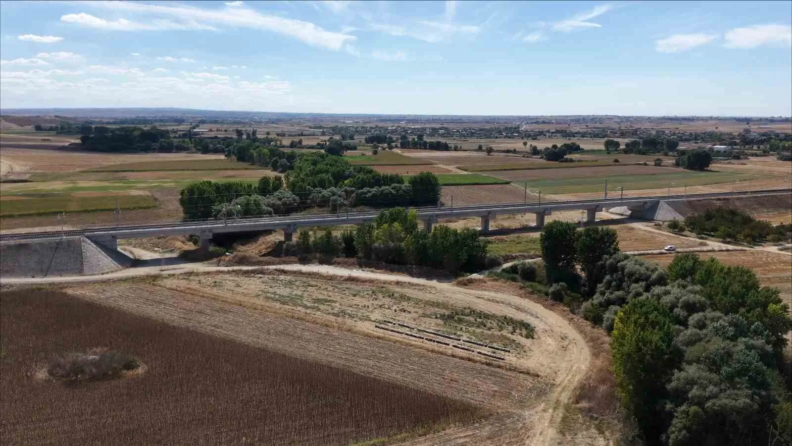ULAŞTIRMA VE ALTYAPI BAKANI ABDULKADİR URALOĞLU, "HIZLI TREN AĞIMIZI ÇERKEZKÖY’DEN KAPIKULE’YE, AVRUPA SINIRINA KADAR ULAŞTIRIYORUZ" DEDİ.