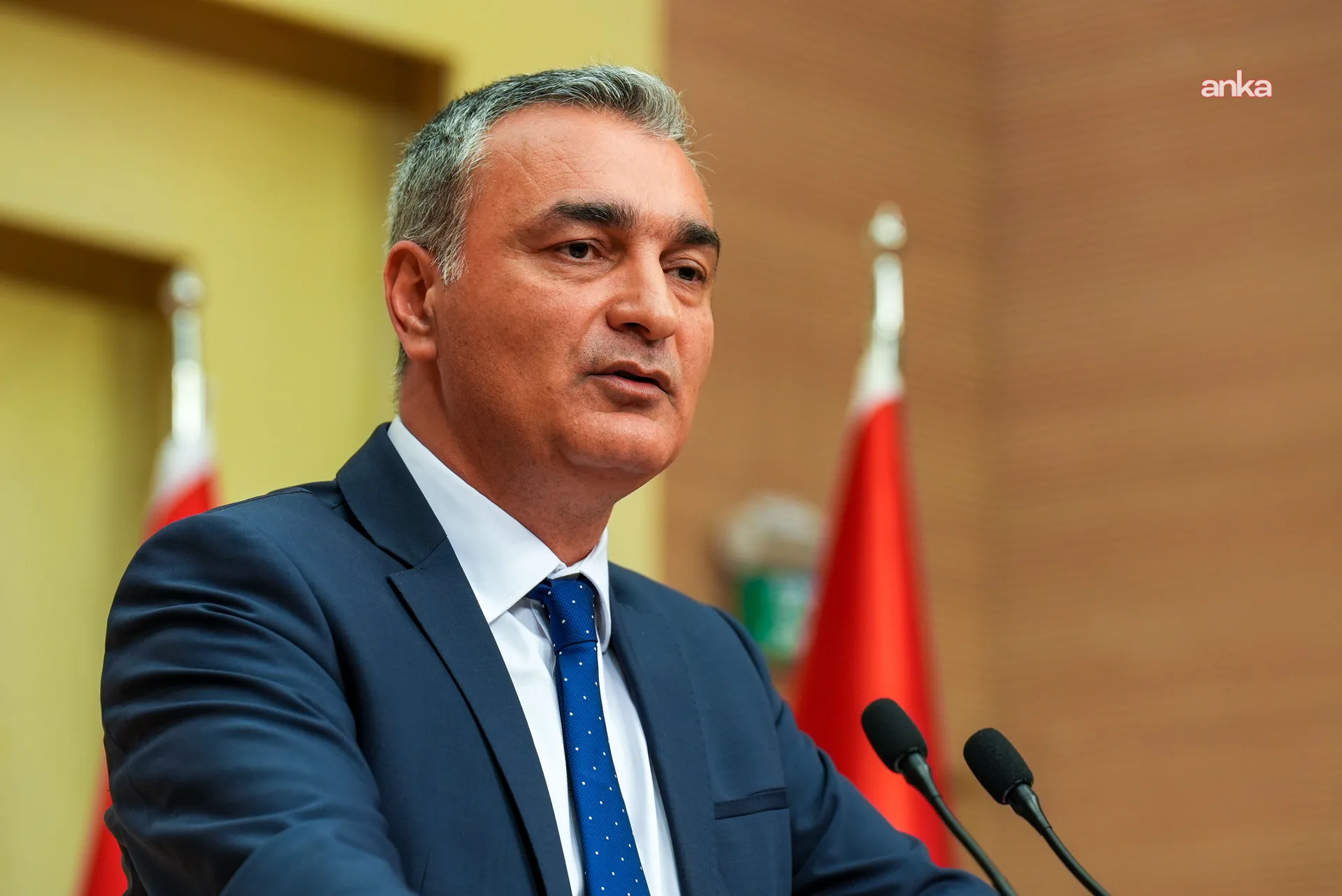 Müslim Sarı, Mahmut Tanal'a delil çağrısı yaptı