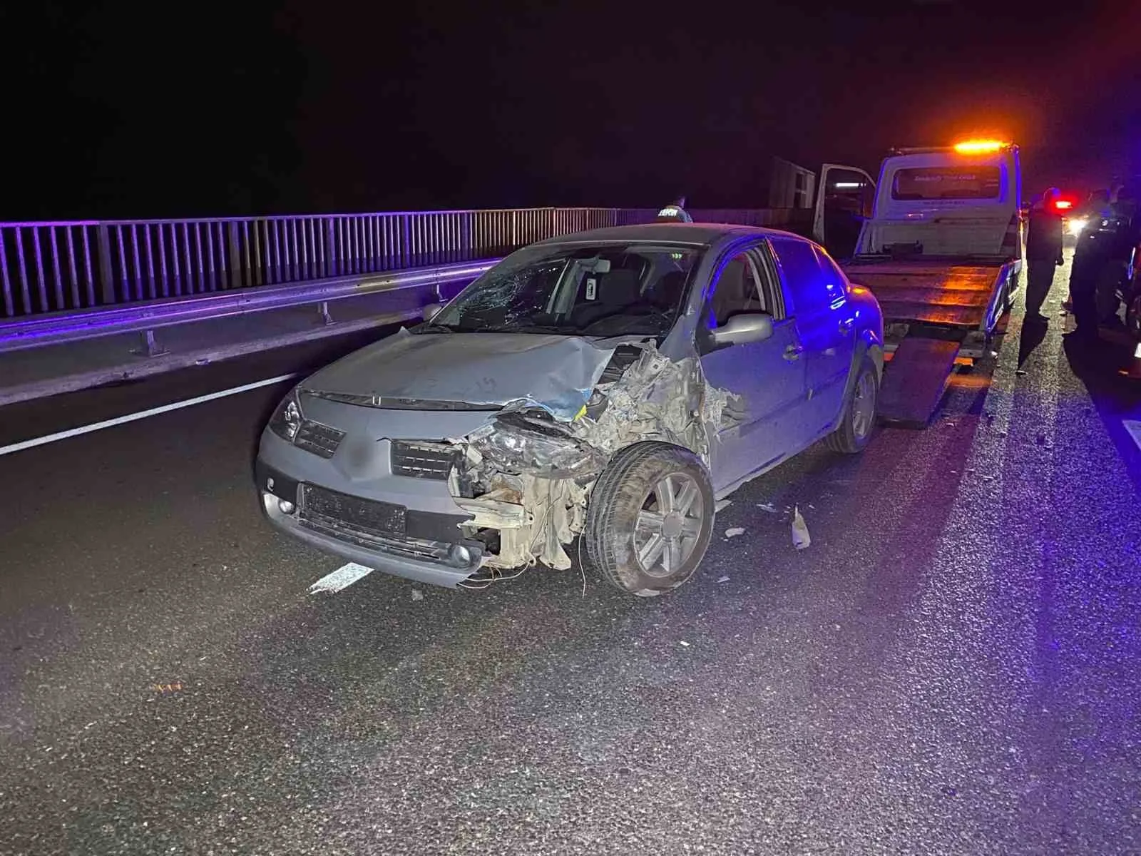 BURSA'NIN İNEGÖL İLÇESİNDE MEYDANA GELEN 3 ARAÇLI ZİNCİRLEME TRAFİK KAZASINDA 1'İ 9 AYLIK BEBEK OLMAK ÜZERE 10 KİŞİ YARALANDI.
