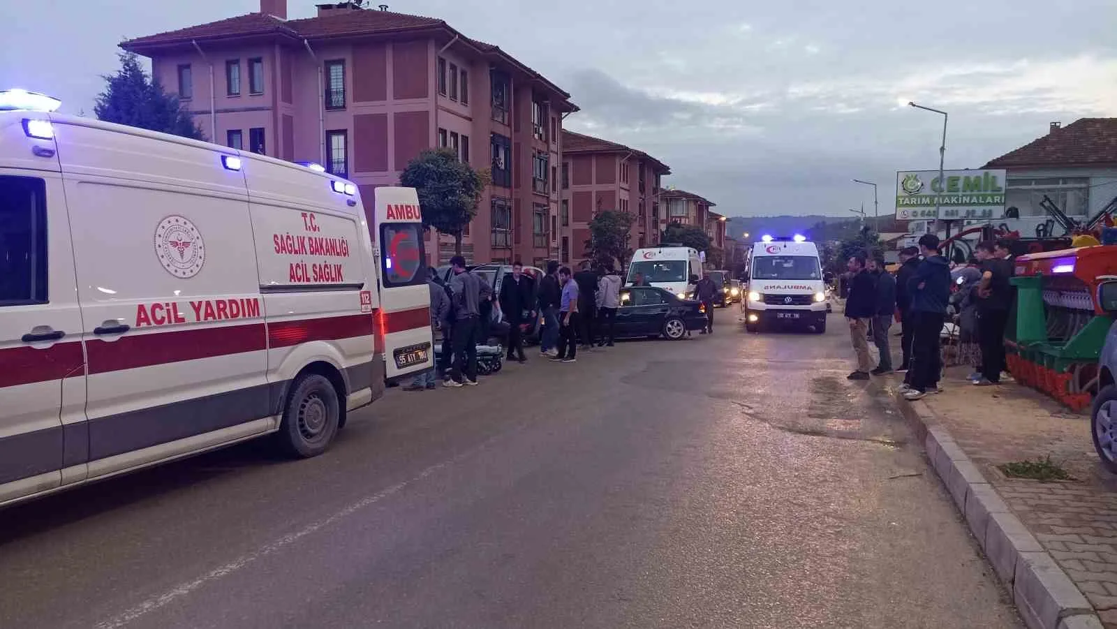 HAVZA'DA İKİ OTOMOBİL ÇARPIŞTI: 4 YARALI