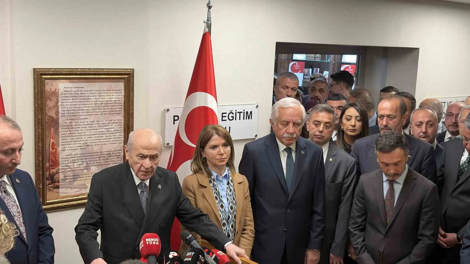 MİLLİYETÇİ HAREKET PARTİSİ (MHP) LİDERİ DEVLET BAHÇELİ, TERÖRSÜZ TÜRKİYE SÜRECİNE İLİŞKİN, "SİYASALLAŞMA KOORDİNATÖRLÜĞÜ İMRALI'DA BULUNAN KİŞİNİN DE HAKKIDIR" DEDİ.