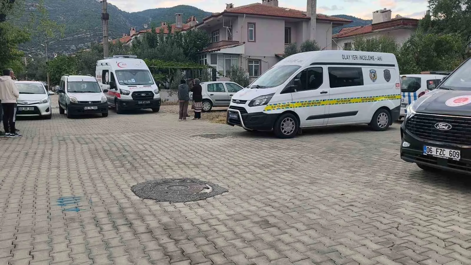 MUĞLA’NIN MENTEŞE İLÇESİ DÜĞEREK MAHALLESİ’NDE 78 YAŞLARINDAKİ AYSEL DEMİR İSİMLİ YAŞLI KADIN BANYODA ÖLÜ BULUNDU.