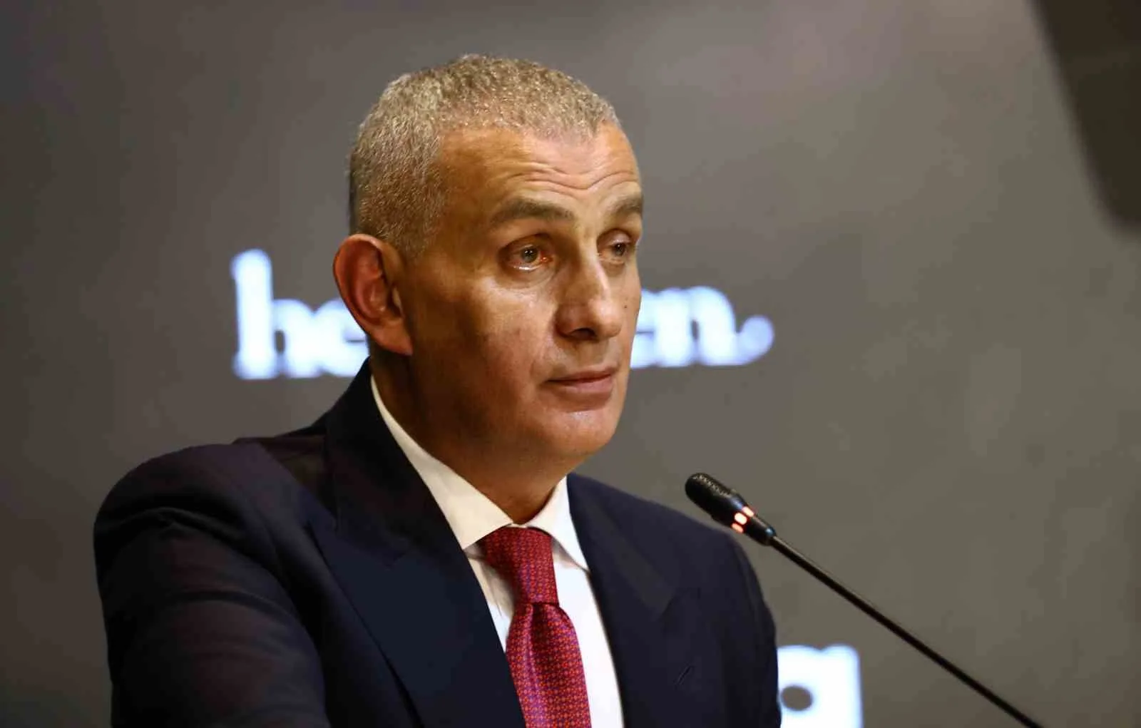 TÜRKİYE FUTBOL FEDERASYONU (TFF) BAŞKANI İBRAHİM HACIOSMANOĞLU VE ESKİ MERKEZ HAKEM KURULU (MHK) BAŞKANI FERHAT GÜNDOĞDU HAKKINDA, HAKEM VE GÖZLEMCİLERDEN OLUŞAN 7 İSİM, ‘İFTİRA’ VE ‘GÖREVİ KÖTÜYE KULLANMA’ SUÇLAMALARIYLA İSTANBUL CUMHURİYET BAŞSAVCILIĞINA SUÇ DUYURUSUNDA BULUNDU.