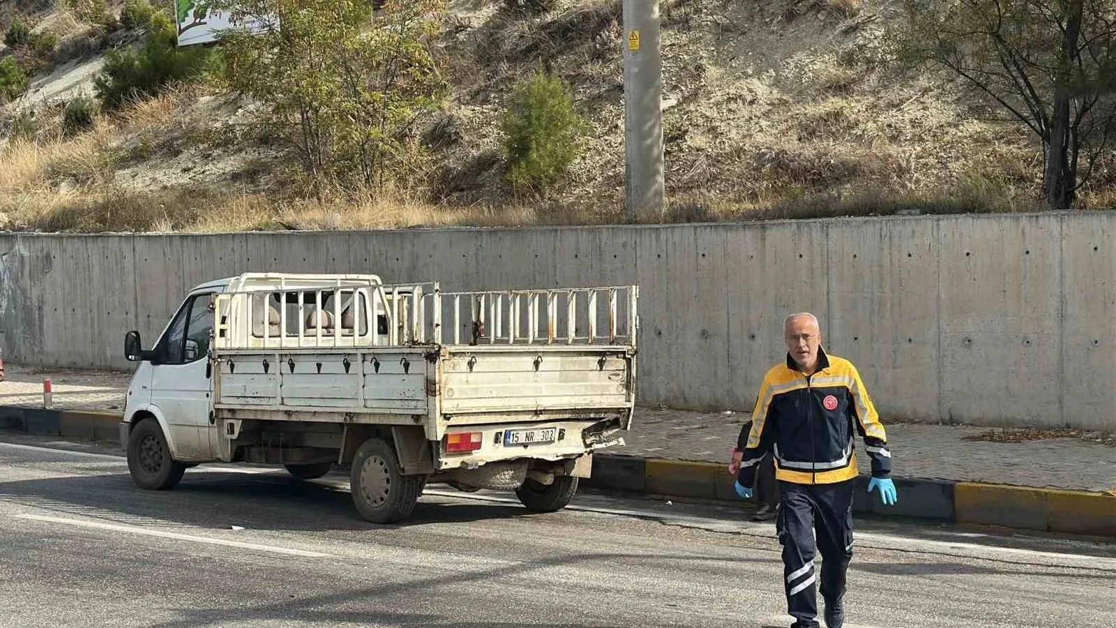 BURDUR'DA AMBULANSIN DA ARALARINDA BULUNDUĞU 4 ARACIN KARIŞTIĞI TRAFİK KAZASINDA 7 KİŞİ HAFİF YARALANDI