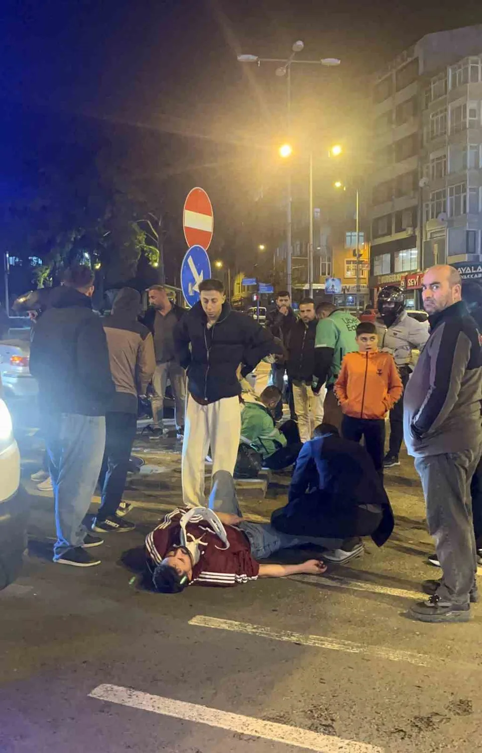 ÇORLU İLÇESİNDE İKİ MOTOSİKLETİN ÇARPIŞMASI SONUCU 3 KİŞİ YARALANDI