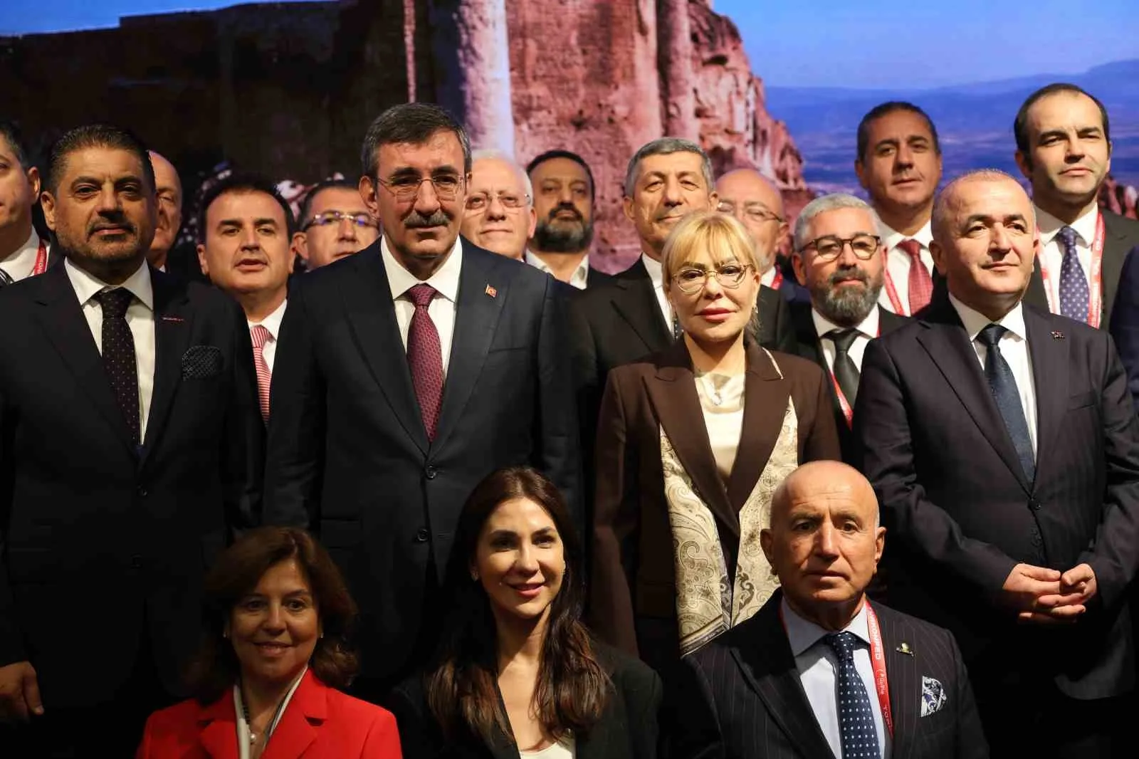 CUMHURBAŞKANI YARDIMCISI CEVDET YILMAZ, ELAZIĞ'DA TÜRKONFED 27. İŞ DÜNYASI ZİRVESİNE KATILDI.