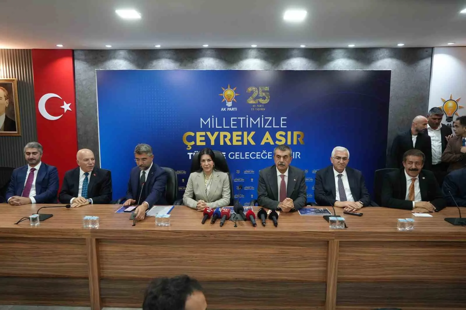 MİLLİ EĞİTİM BAKANI YUSUF TEKİN, AK PARTİ ERZURUM İL BAŞKANLIĞI’NDA BASIN MENSUPLARINA AÇIKLAMALARDA BULUNDU.