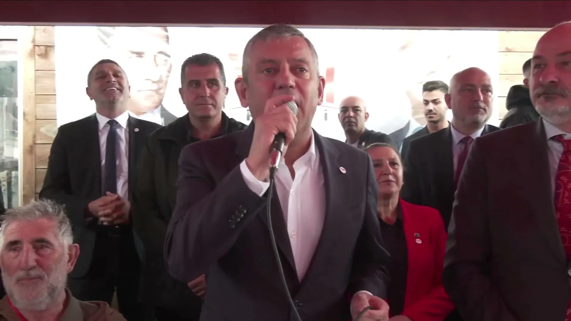 Özgür Özel: "Milletin vermediği Ataşehir'i, milletin vermediği İstanbul'u alacaklar, Tayyip Erdoğan kazanmış olacak"