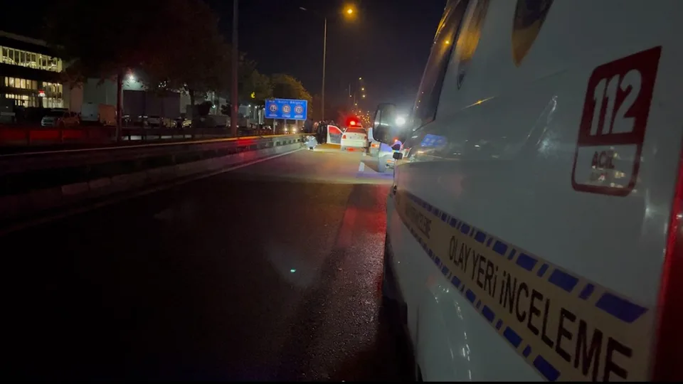 BURSA’DA FECİ KAZA: KARŞIYA GEÇMEK İSTERKEN OTOMOBİL ÇARPTI, HAYATINI KAYBETTİ
