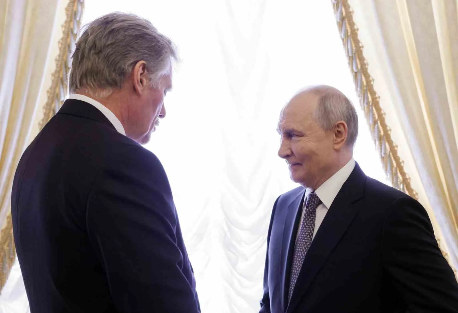 KREMLİN SARAYI SÖZCÜSÜ DMİTRİY PESKOV, RUS DİZELİNİ TAŞIYAN İLK TANKERİN ABD'YE DOĞRU YOLA ÇIKTIĞINI DUYURDU.