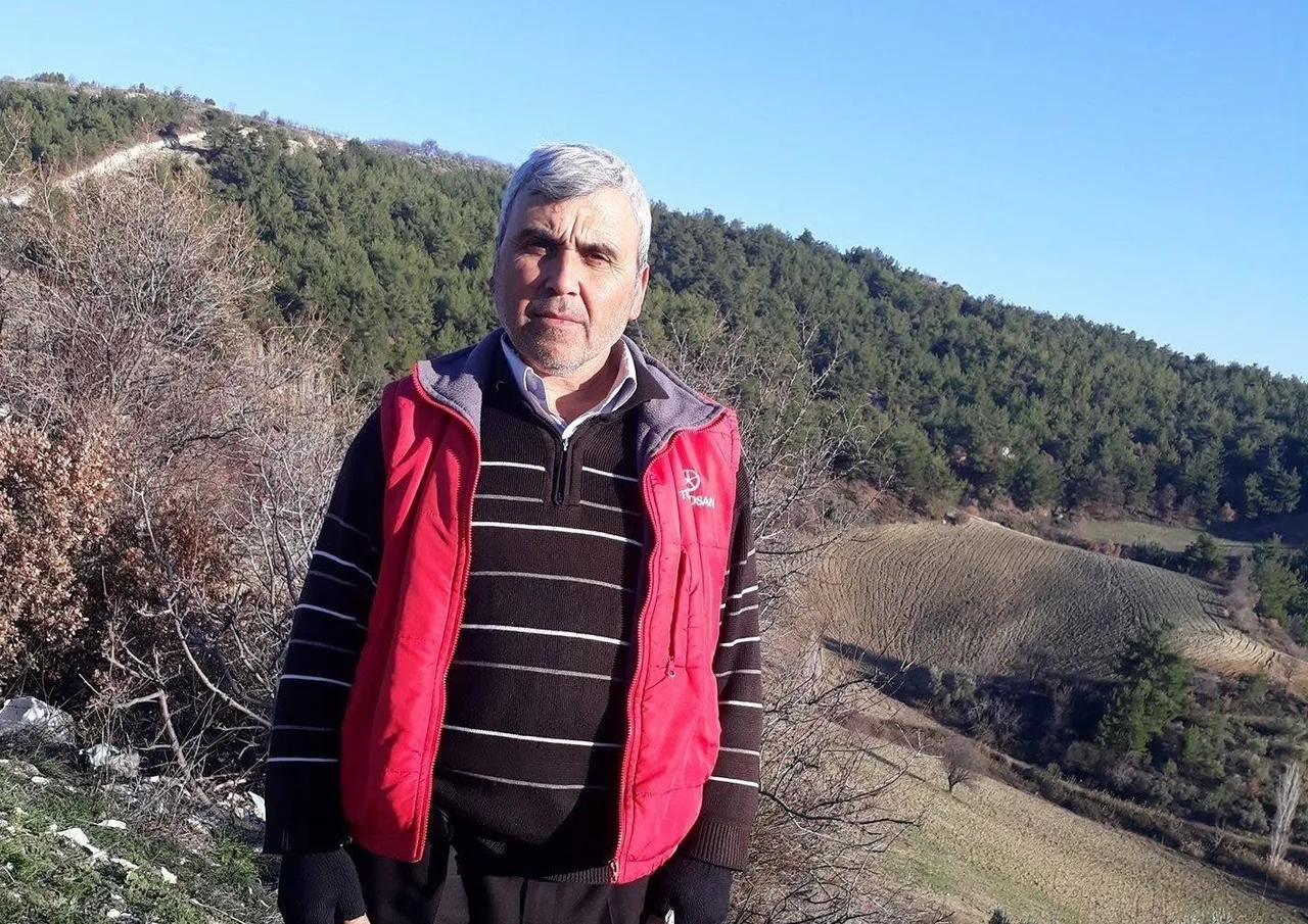 MANİSA’NIN GÖRDES İLÇESİNE BAĞLI BALIKLI MAHALLESİ’NDE AV TÜFEĞİYLE DÜZENLENDİĞİ ÖNE SÜRÜLEN SİLAHLI SALDIRIDA BABA ARİF BULUT (54) (FOTOĞRAFTAKİ) İLE OĞLU HASAN HÜSEYİN BULUT (25) HAYATINI KAYBETTİ. OLAYLA İLGİLİ SORUŞTURMA BAŞLATILDI.