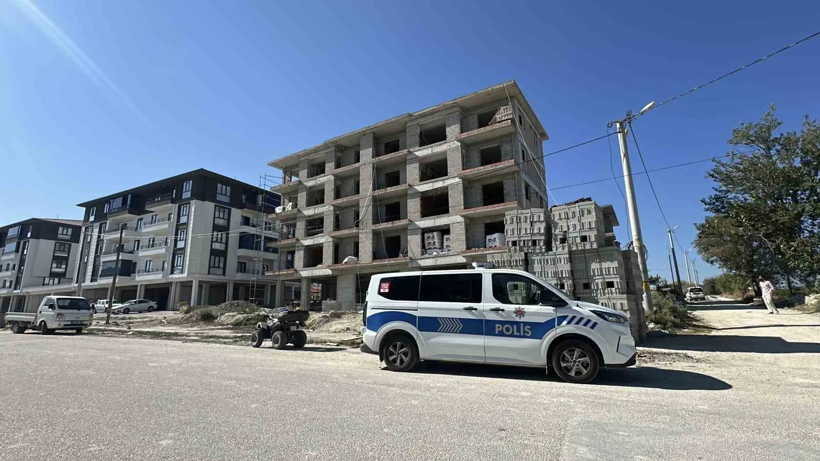 BURDUR’DA BİR İNŞAATTA ÇATI USTASI OLARAK ÇALIŞAN ADAM, İNŞAATTA GEÇİRDİĞİ KALP KRİZİ SONUCU HAYATINI KAYBETTİ.