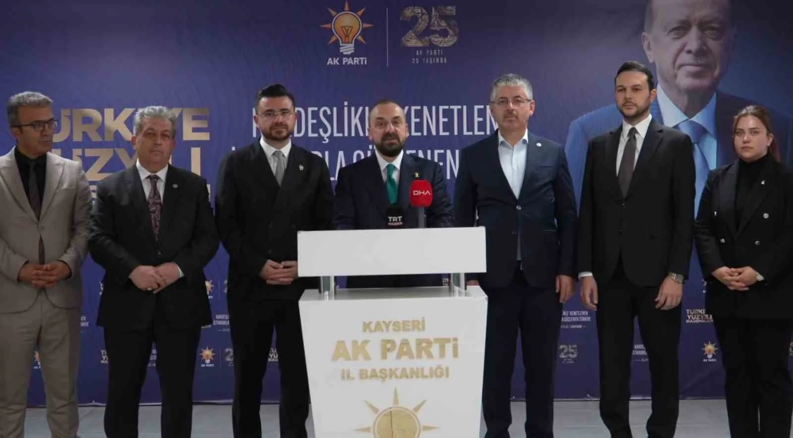 TÜRKİYE YÜZYILI BULUŞMALARI KAPSAMINDA KAYSERİ'YE GELEN AK PARTİ TANITIM VE MEDYA BAŞKANI FARUK ACAR, AK PARTİ İL BAŞKANLIĞI'NDA BASIN TOPLANTISI DÜZENLEDİ