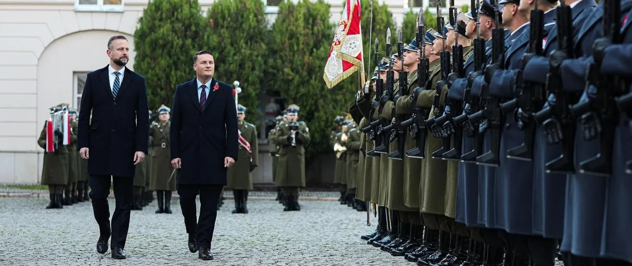POLONYA'NIN BAŞKENTİ VARŞOVA'DA TEMASLARDA BULUNAN İNGİLTERE SAVUNMA BAKANI WES STREETİNG, POLONYA MİLLİ SAVUNMA BAKANI WLADYSLAW KOSİNİAK-KAMYSZ İLE BİRARAYA GELDİ.