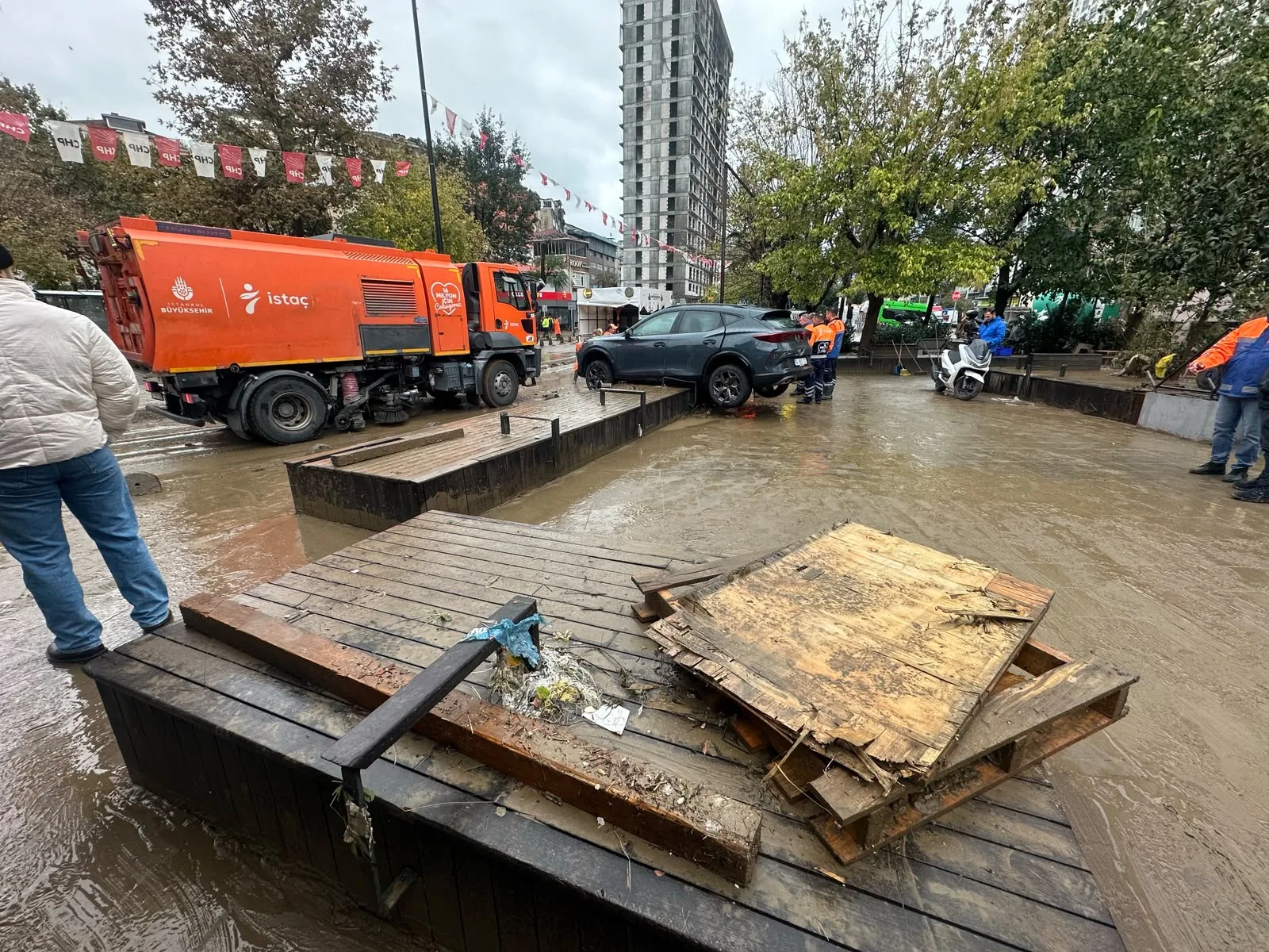 İstanbul Valiliği: Yağış nedeniyle ölü sayısı 3'e yükseldi, kayıp sayısı 4 — fotoğraf 4