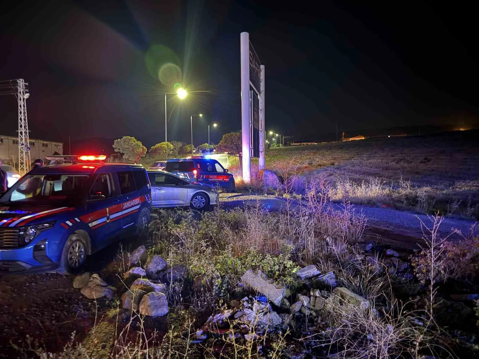 KAYSERİ’NİN İNCESU İLÇESİNDE 2 OTOMOBİLİN KARIŞTIĞI TRAFİK KAZASINDA 3 KİŞİ HAYATINI KAYBETTİ, 1 KİŞİ DE YARALANDI.