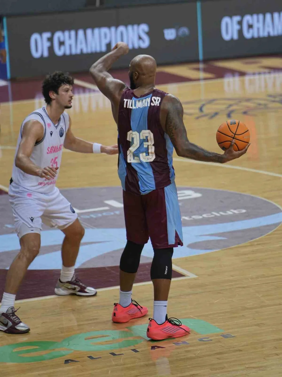 BASKETBOL ŞAMPİYONLAR LİGİ'NDE İKİNCİ MAÇINA ÇIKAN TRABZONSPOR SAHASINDA KARŞILAŞTIĞI AZERBAYCAN EKİBİ SABAH BC'Yİ 100-83 YENEREK A GRUBUNDA İKİNCİ GALİBİYETİNE ULAŞTI.