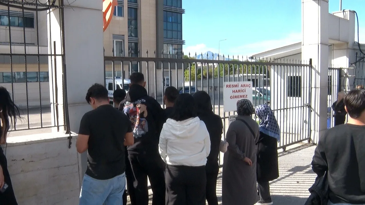BUGÜN SABAH SAATLERİNDE GENCİN CENAZESİ, YAKINLARI VE ARKADAŞLARI TARAFINDAN TESLİM ALINDI.