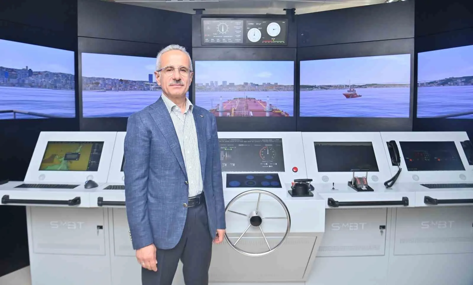 ULAŞTIRMA VE ALTYAPI BAKANI ABDULKADİR URALOĞLU, "TÜRK SAHİPLİ DENİZ TİCARET FİLOMUZ 1 TEMMUZ 2026 İTİBARIYLA 2 BİN 262 GEMİ VE 54,3 MİLYON DETVEYT TON (DWT) KAPASİTEYE ÇIKTI" DEDİ.