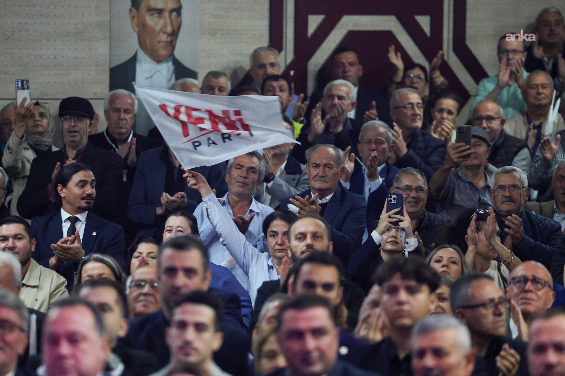Özgür Özel'den Recep Tayyip Erdoğan'a: 'Savaştayız' yanıtı