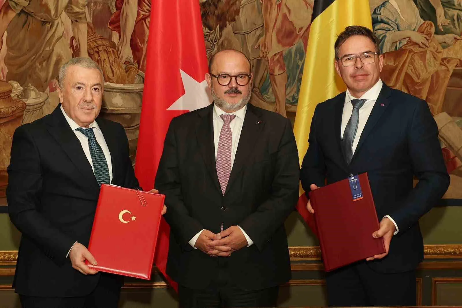 BAKAN ÇİFTÇİ, BELÇİKA'NIN BAŞKENTİ BRÜKSEL'DE DÜZENLENEN TÜRKİYE-BELÇİKA DIŞİŞLERİ, ADALET VE İÇİŞLERİ BAKANLARI ÜÇLÜ BAKANLAR TOPLANTISI'NA KATILDI.