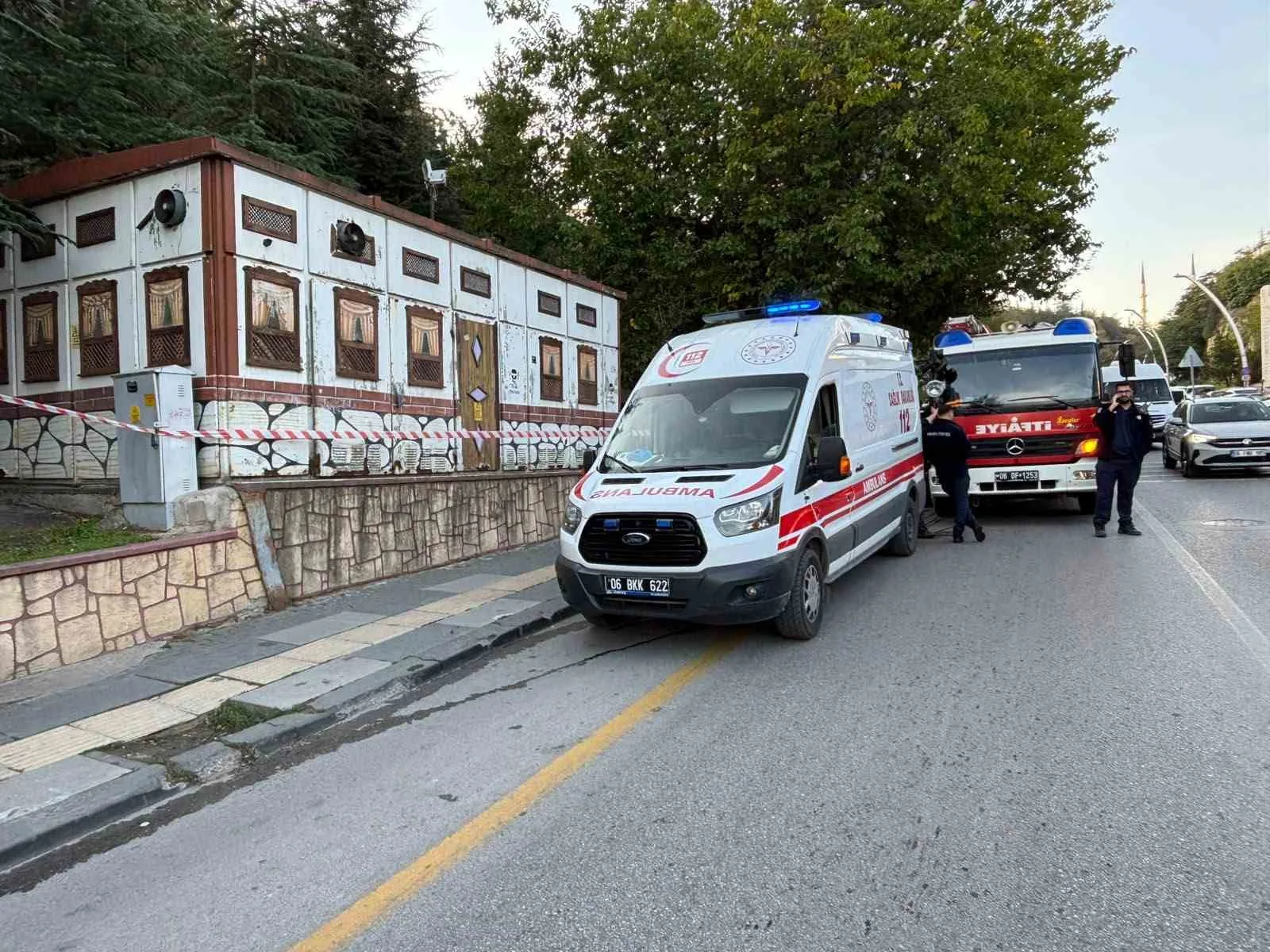 D.Y. (74) İSİMLİ ZİHİNSEL ENGELLİ OLDUĞU ÖĞRENİLEN ADAM, BİLİNMEYEN BİR NEDENDEN ÖTÜRÜ KAPIYI AÇARAK ELEKTRİK TRAFOSUNA GİRDİ.
