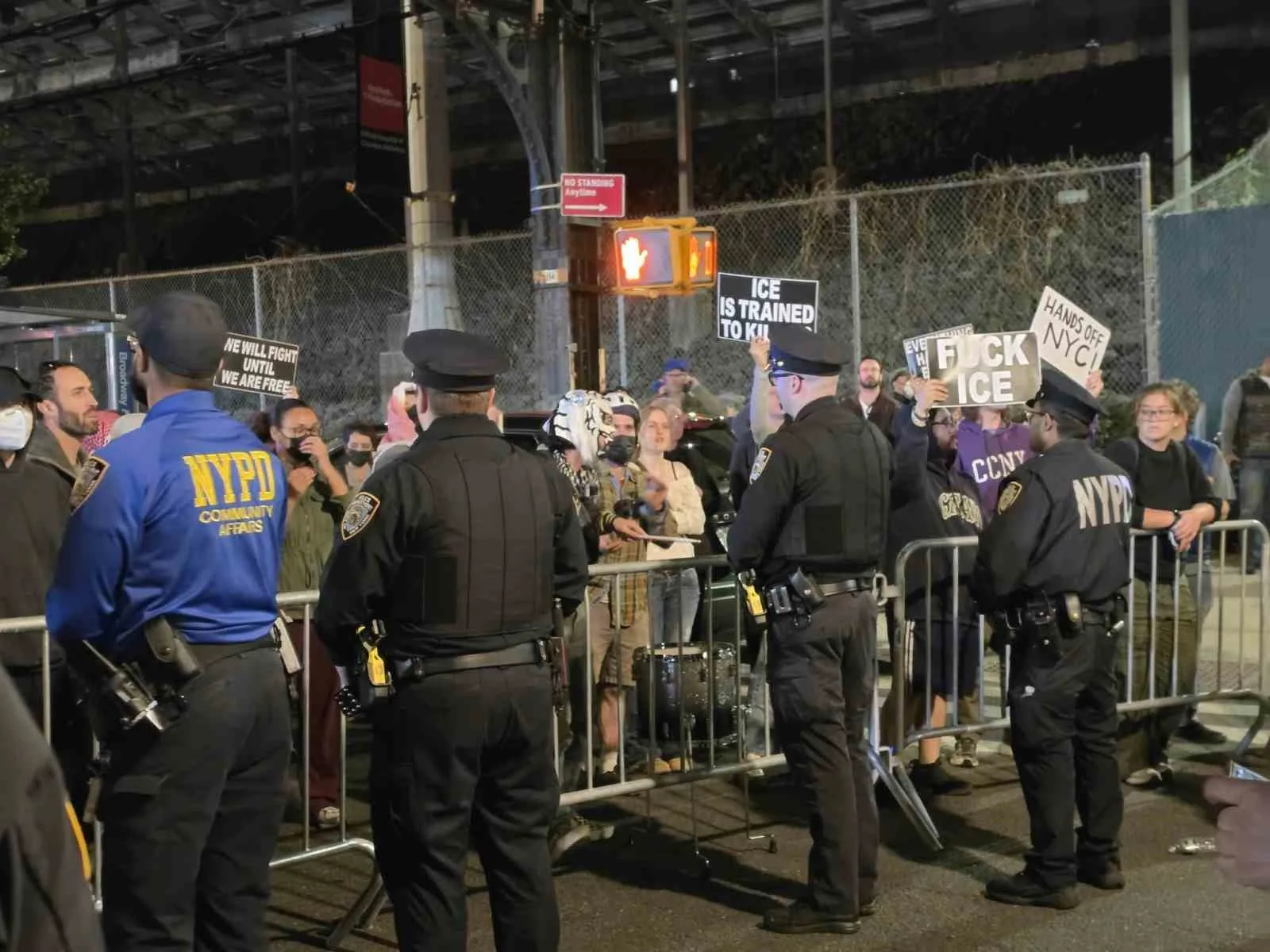NEW YORK'TA ICE AJANI GÖÇMENİ VURDU