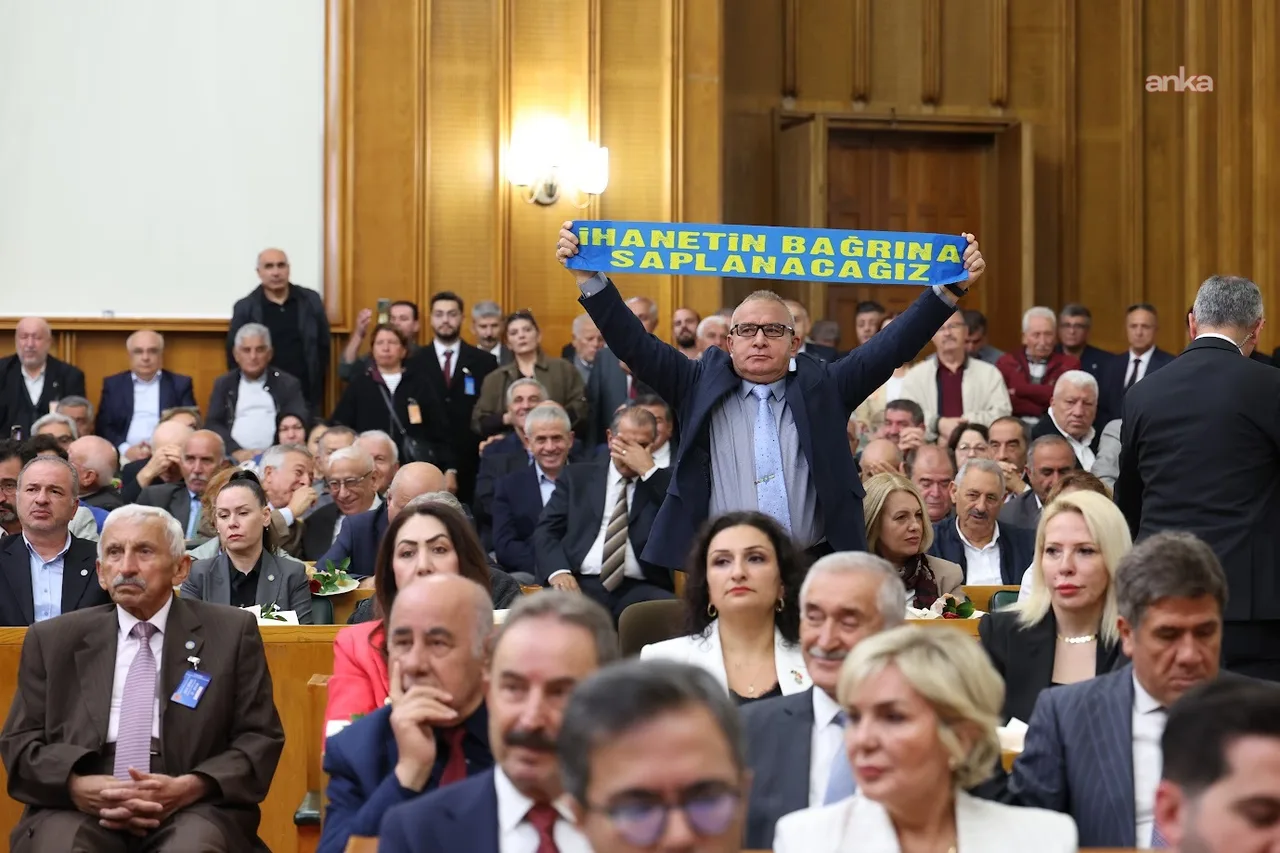 Müsavat Dervişoğlu, fon krizi için komisyon istedi — fotoğraf 2