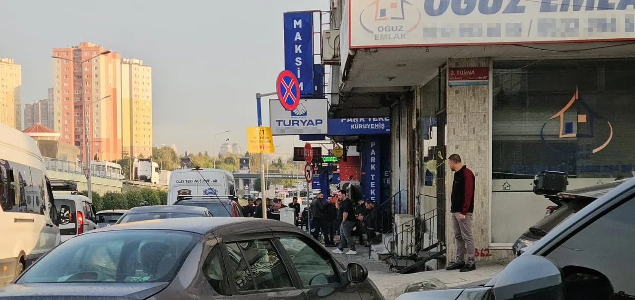 KÜÇÜKÇEKMECE'DE BİR MÜZİKHOLDE ÇIKAN SİLAHLI ÇATIŞMADA 1'İ POLİS MEMURU 2 KİŞİ HAYATINI KAYBETTİ, 2 KİŞİ YARALANDI.