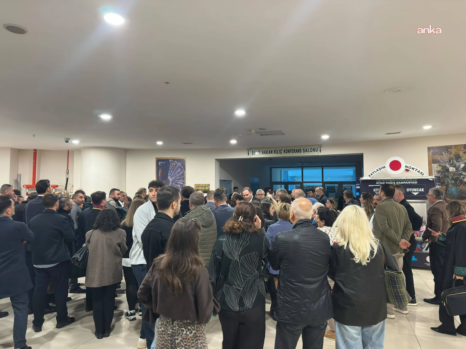 İş insanı tabela için 750 bin lira istendiğini öne sürdü