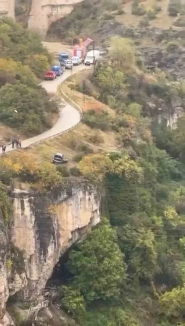 KARABÜK’ÜN SAFRANBOLU İLÇESİNDE, İNCEKAYA KANYONU KENARINDA KAZA YAPMIŞ HALDE BULUNAN OTOMOBİLİN SÜRÜCÜSÜNÜN CANSIZ BEDENİNE KANYONDA ULAŞILDI.