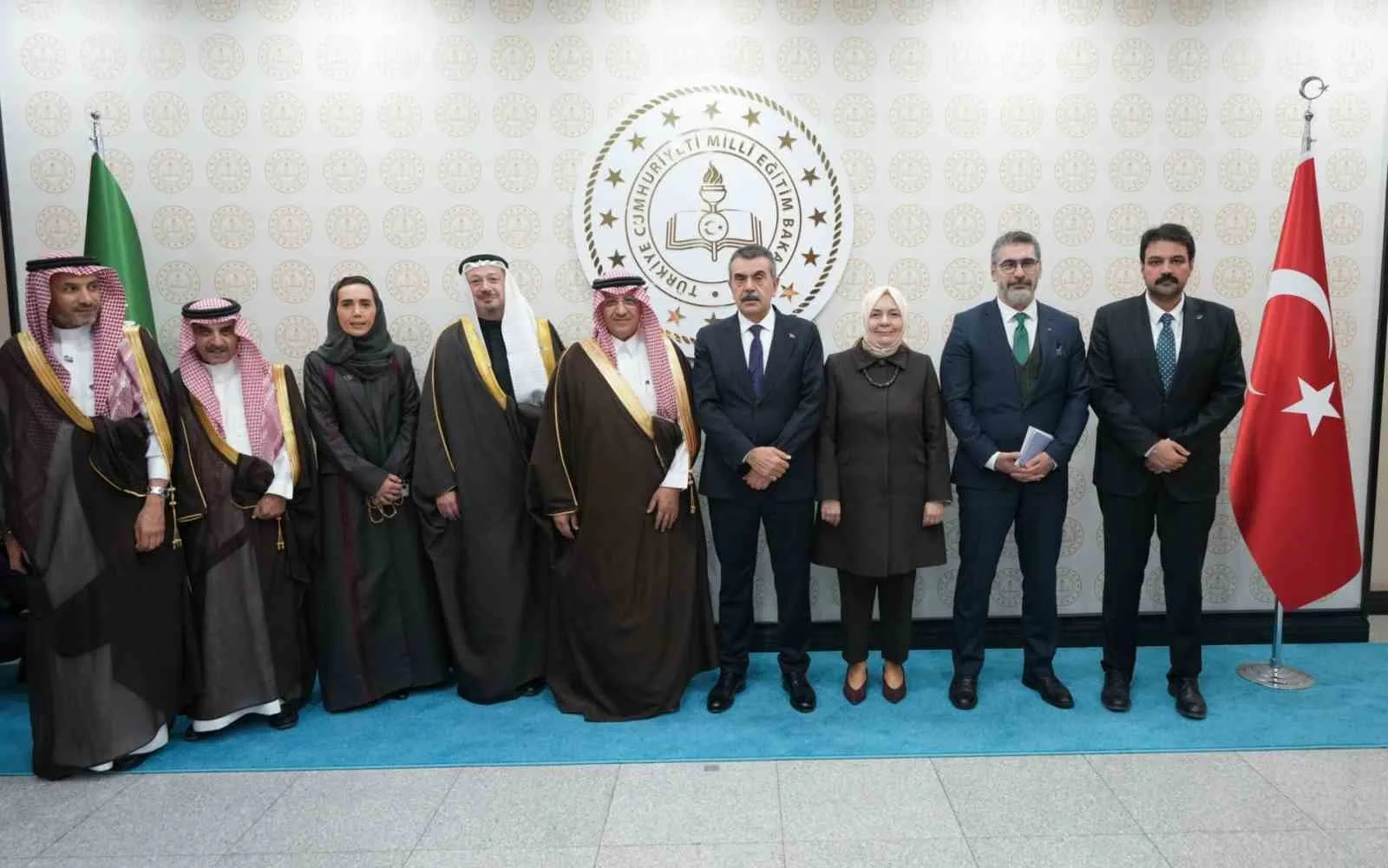 MİLLİ EĞİTİM BAKANI YUSUF TEKİN, SUUDİ ARABİSTAN EĞİTİM BAKANI YUSUF BİN ABDULLAH EL-BENYAN'I AĞIRLADI. GÖRÜŞMEDE TÜRKİYE İLE SUUDİ ARABİSTAN ARASINDA EĞİTİM ALANINDA MUTABAKAT ZAPTI İMZALANDI.