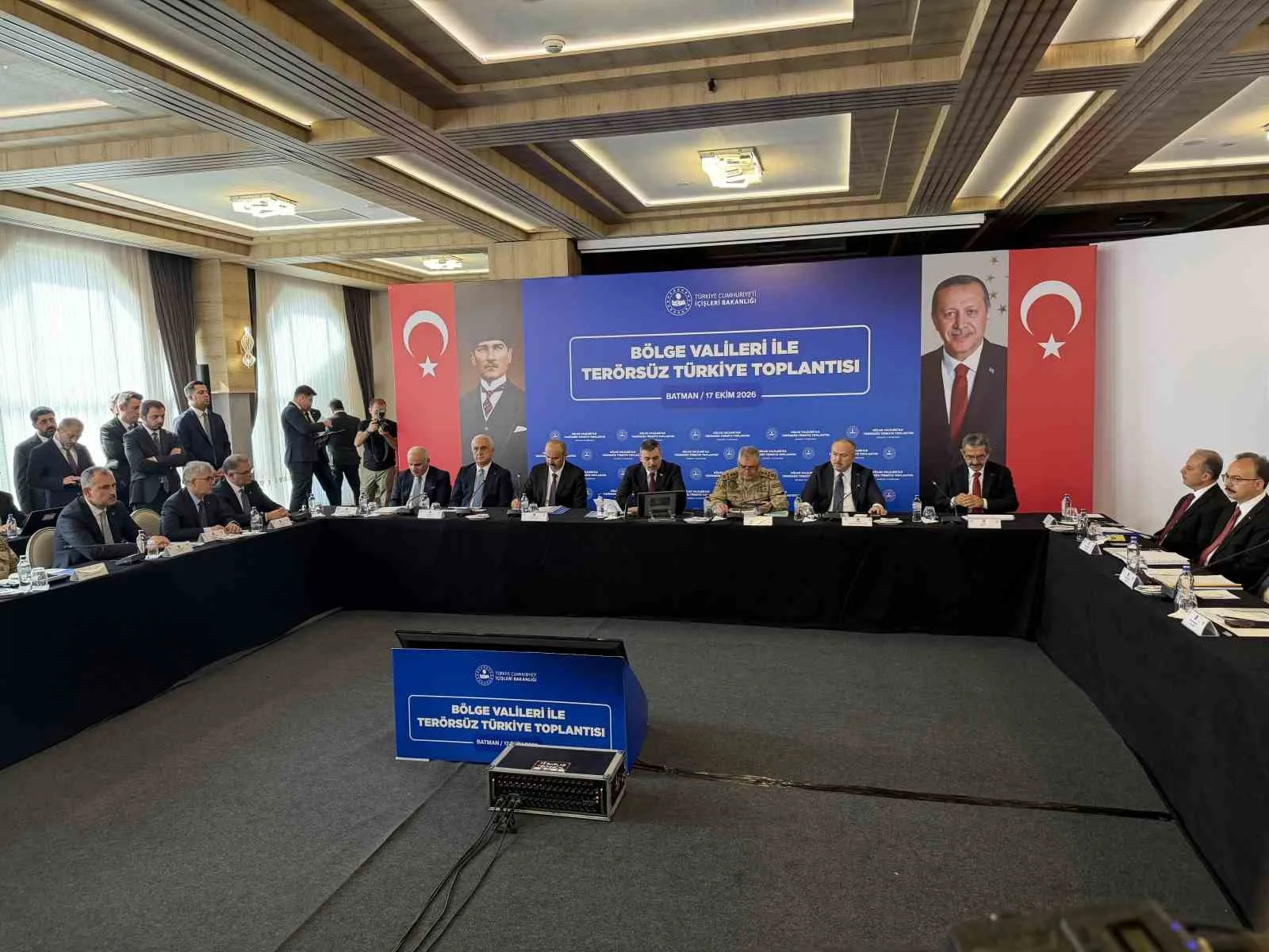 İÇİŞLERİ BAKANI MUSTAFA ÇİFTÇİ, TÜRKİYE PETROLLERİ KRİSTAL PARK’TA BÖLGE VALİLERİYLE BİR ARAYA GELDİ.