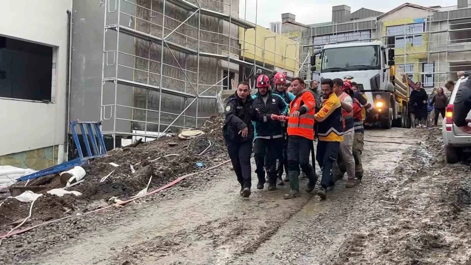 İŞÇİ, AĞIR YARALI OLARAK BEYKOZ DEVLET HASTANESİ'NE KALDIRILDI ANCAK KURTARILAMADI