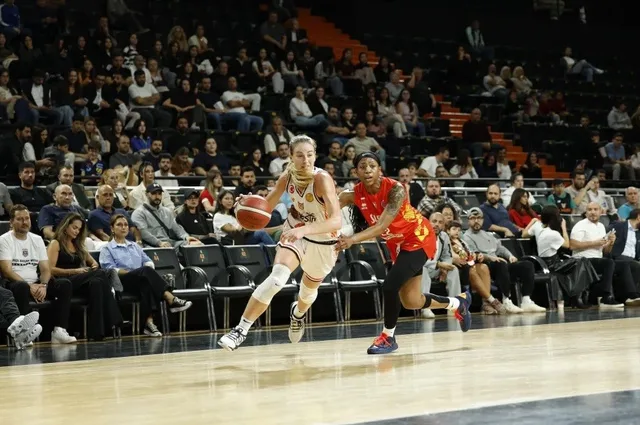 FIBA KADINLAR AVRUPA KUPASI D GRUBU İLK MAÇINDA ÇİMSA ÇBK MERSİN, POLONYA'NIN SLEZA WROCLAW TAKIMINI 72-59 YENDİ.