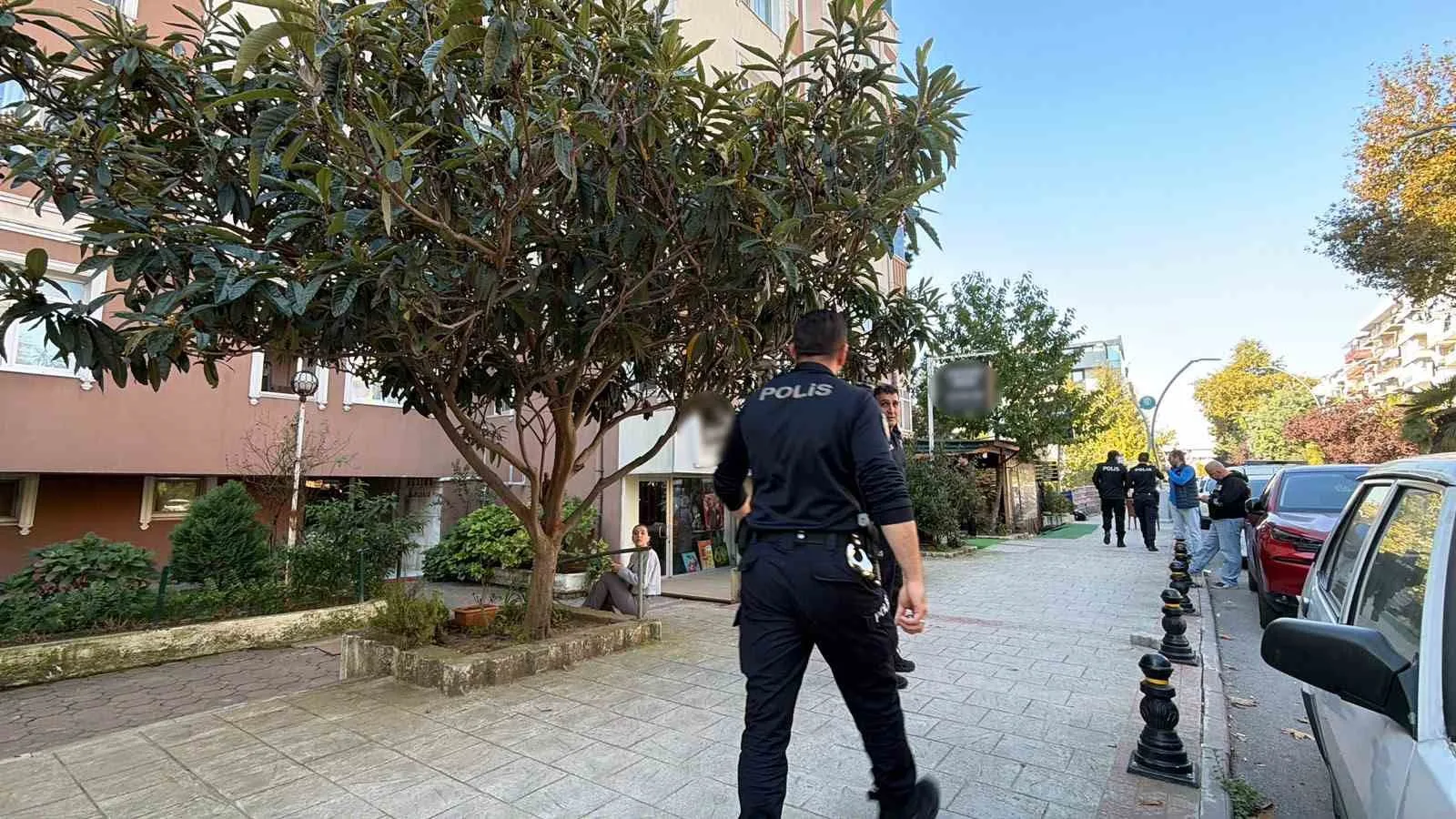 KOCAELİ'NİN İZMİT İLÇESİNDE FÜSUN Y., ESKİ EŞİ TARAFINDAN TABANCAYLA 4 EL ATEŞ EDİLEREK ÖLDÜRÜLDÜ. FÜSUN Y. İLE ZANLI ARASINDA MAL PAYLAŞIMINA İLİŞKİN DAVANIN İSE BUGÜN GÖRÜLECEĞİ ÖĞRENİLDİ.