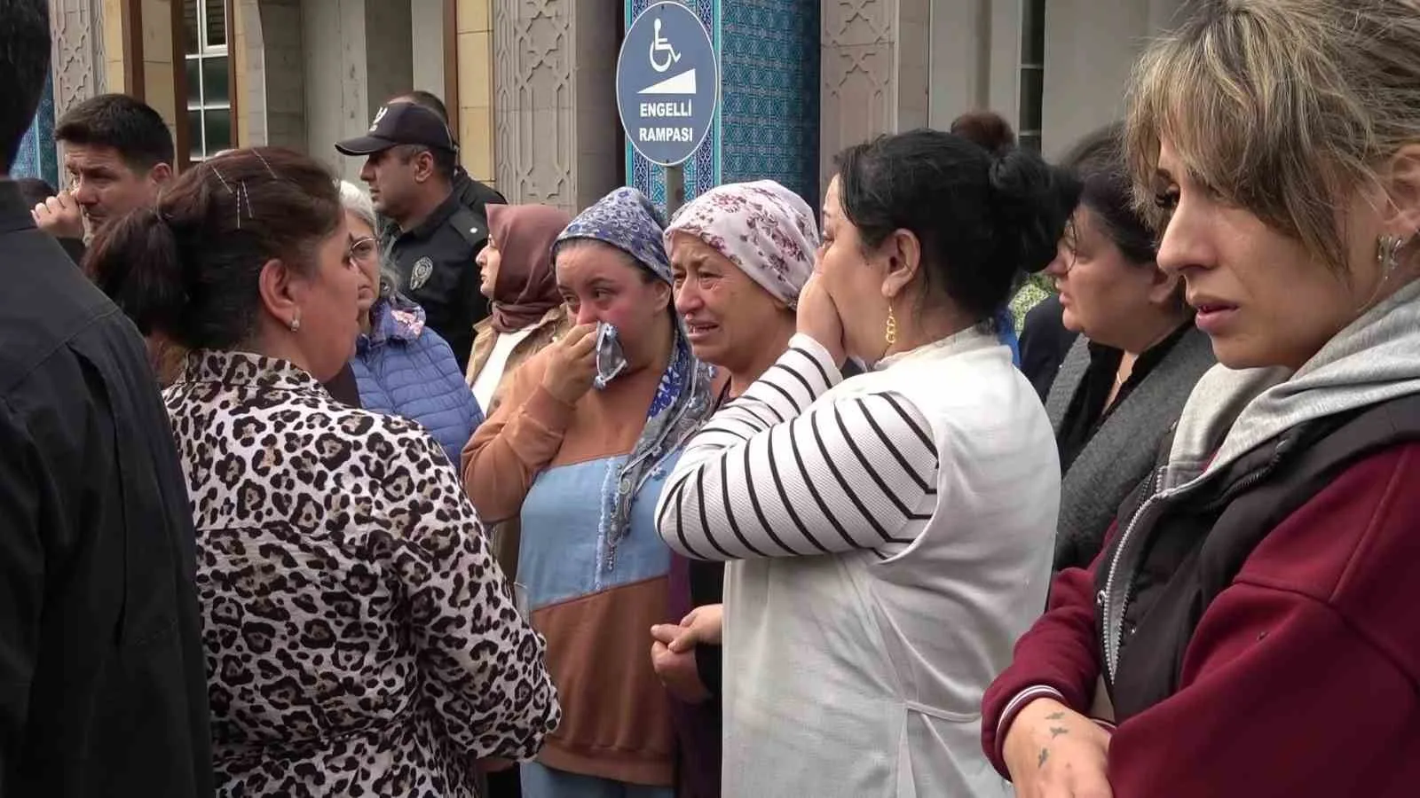 ORHAN ÇELEBİ’NİN CENAZESİ AMASYA ADLİYESİ ÖNÜNDE DÜZENLENEN TÖRENDE HELALLİK ALINMASININ ARDINDAN DEFNEDİLMEK ÜZERE MEMLEKETİ MALATYA’YA UĞURLANDI.