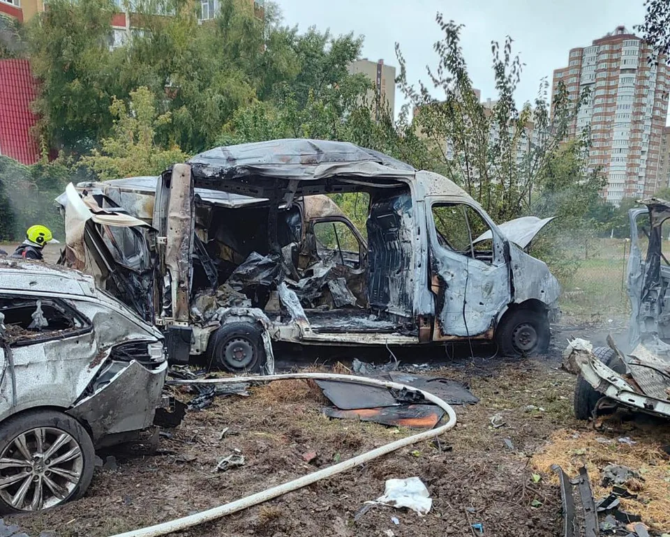 RUS GÜÇLERİNİN UKRAYNA'NIN BAŞKENTİ KİEV'E BALİSTİK FÜZE VE İNSANSIZ HAVA ARAÇLARIYLA (İHA) DÜZENLEDİĞİ SALDIRIDA 2 KİŞİ HAYATINI KAYBEDERKEN, HARKOV'DA SEBZE DEPOSUNA GERÇEKLEŞTİRİKLEN İHA SALDIRISINDA 6 KİŞİ ÖLDÜ.