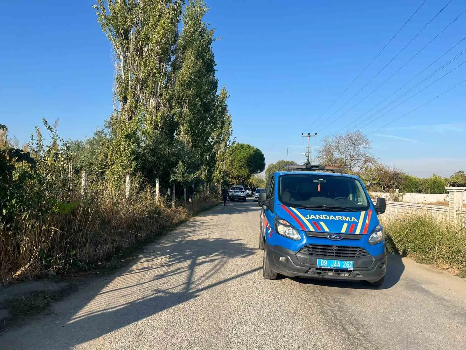 ÖNCE BOŞANDIĞI EŞİNİ VURDU, SONRA KAFASINA SIKTI