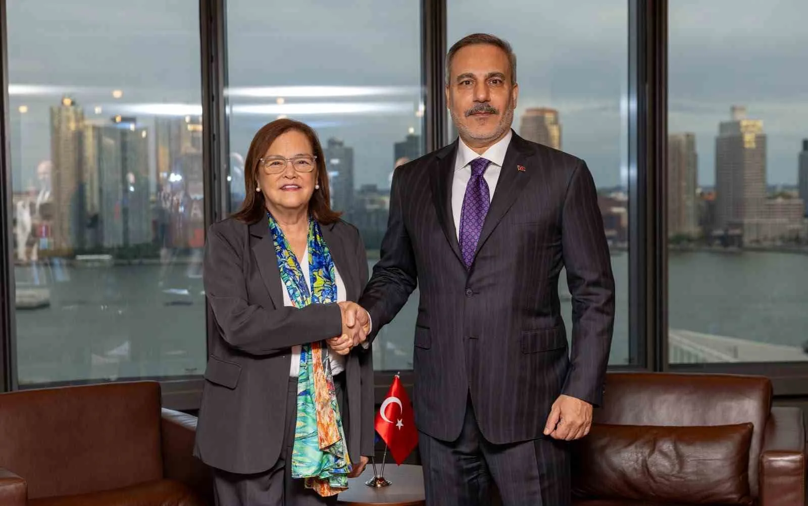 DIŞİŞLERİ BAKANI HAKAN FİDAN İLE EL SALVADOR DIŞİŞLERİ BAKANI ALEXANDRA HİLL ARASINDA GERÇEKLEŞTİRİLEN GÖRÜŞMENİN ARDINDAN ÇİFTE VERGİLENDİRMENİN ÖNLENMESİ ANLAŞMASI'NA İMZA ATILDI.