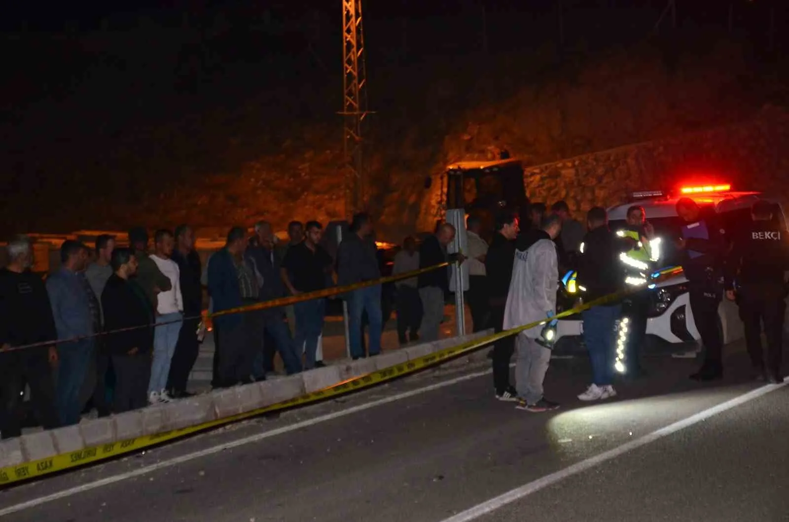 ADIYAMAN'IN BESNİ İLÇESİNDE MEYDANA GELEN TRAFİK KAZASINDA, BİR KİŞİ HAYATINI KAYBETTİ.