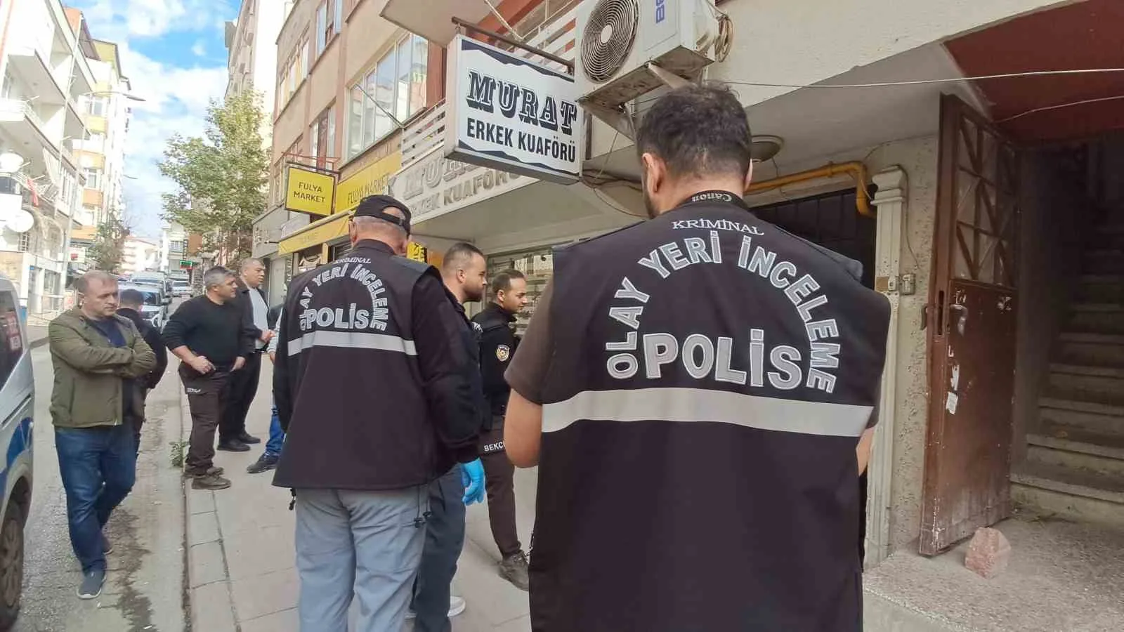 KIRIKKALE'DE BİR DERNEK BİNASINDA 41 YAŞINDAKİ ADAMIN CANSIZ BEDENİ BULUNDU, ŞÜPHELİ ÖLÜMLE İLGİLİ SORUŞTURMA BAŞLATILDI