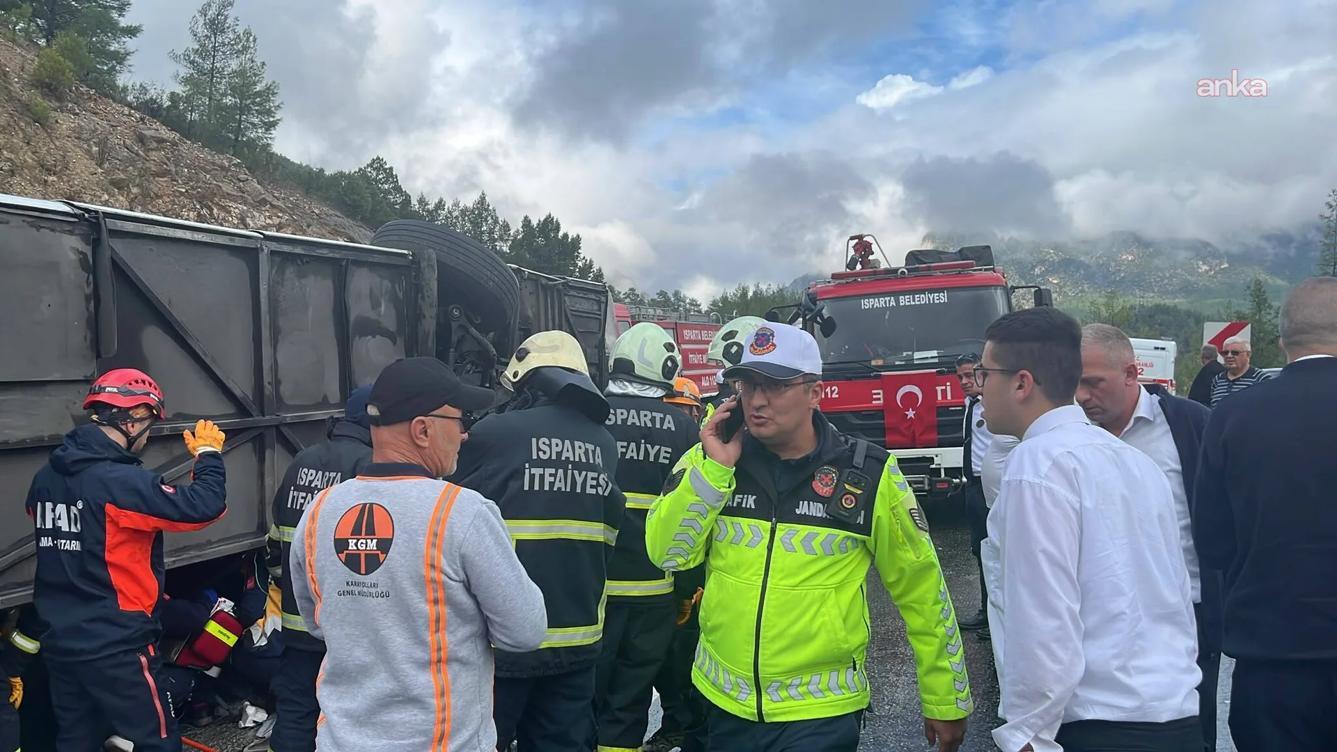 Isparta-Antalya yolunda otobüs devrildi: 1 ölü — fotoğraf 3