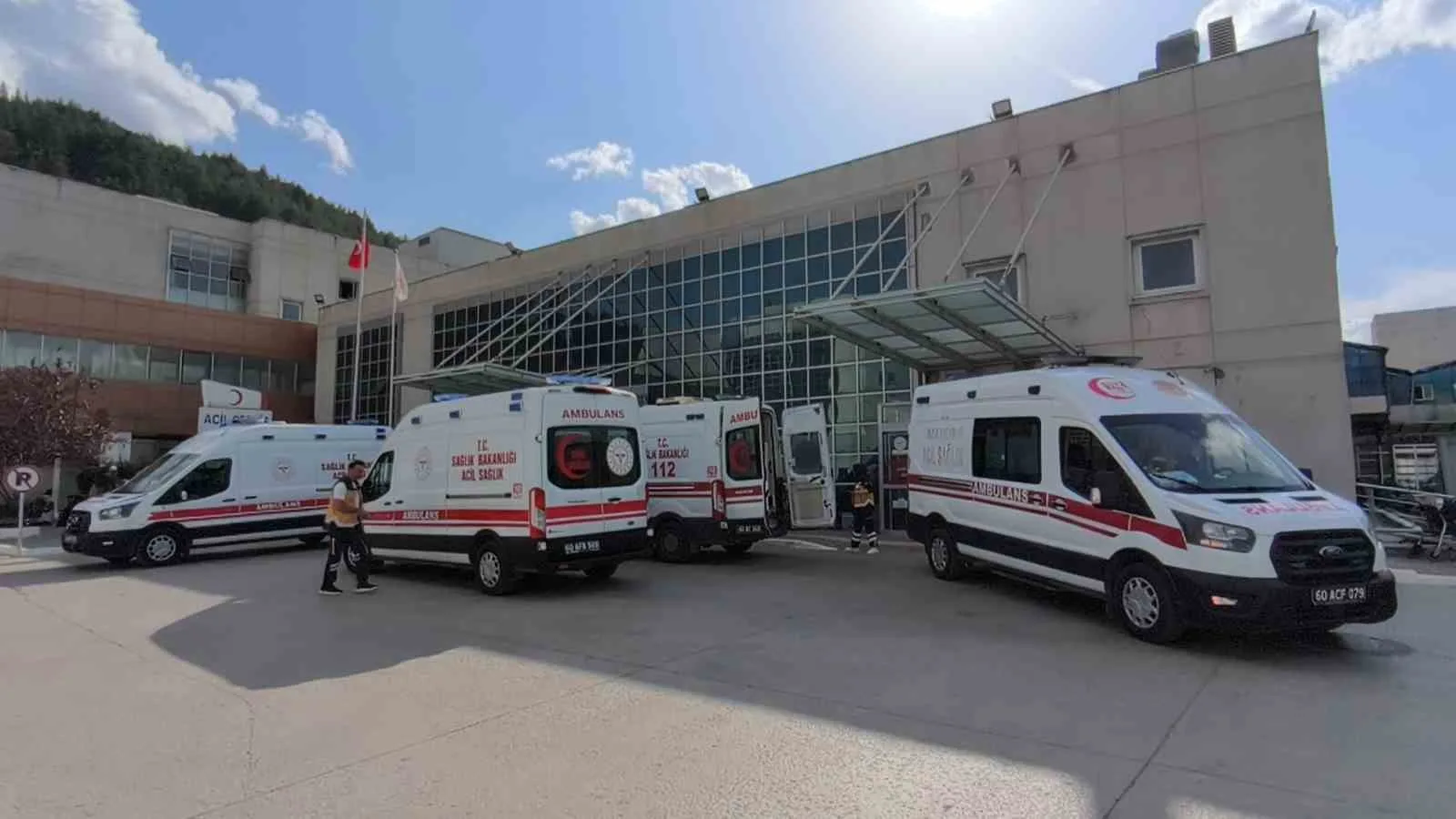 TOKAT’TA YAKLAŞIK 5 BİN KİŞİNİN KUSMA, MİDE BULANTISI VE KARIN AĞRISI ŞİKÂYETİYLE HASTANELERE BAŞVURMASININ ARDINDAN AÇIKLAMA YAPAN BELEDİYE BAŞKANI MEHMET KEMAL YAZICIOĞLU, İÇME SUYU NUMUNELERİNİN TEMİZ ÇIKTIĞI YÖNÜNDE ÖN BİLGİ ALDIKLARINI SÖYLEDİ.